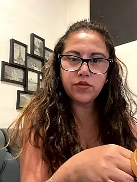 MirandaLatinaLovely online show from November 12, 2025, 3:32 am