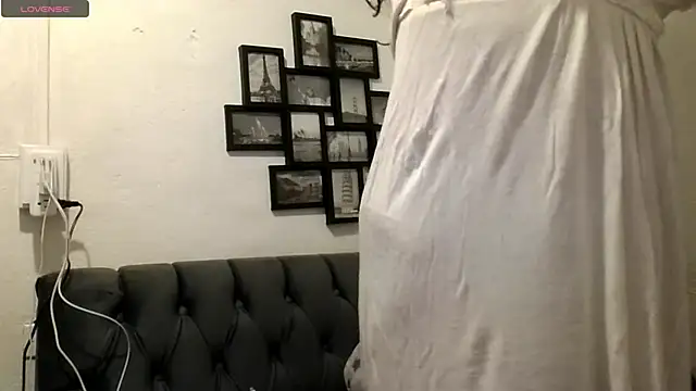 MirandaLatinaLovely online show from November 9, 2025, 3:27 pm