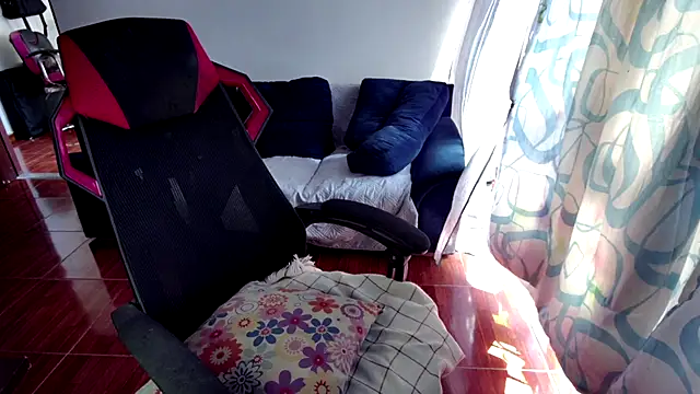 Snapshot of onissm chatting on October 14, 2025, 8:09 pm onissm online show from October 14, 2025, 8:09 pm