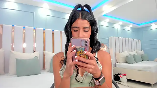 Snapshot of eva_roseee chatting on October 17, 2025, 9:27 pm eva roseee online show from October 17, 2025, 9:27 pm