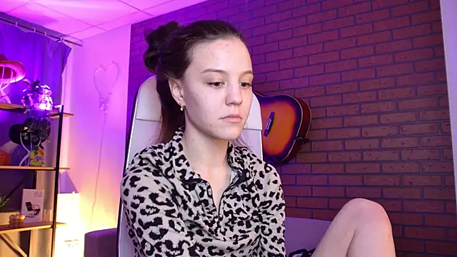 Snapshot of MilaStoyne chatting on December 17, 2025, 7:35 am MilaStoyne online show from December 17, 2025, 7:35 am