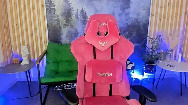 Snapshot of MilaStoyne chatting on December 3, 2025, 8:14 am MilaStoyne online show from December 3, 2025, 8:14 am