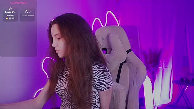 Snapshot of MilaStoyne chatting on November 6, 2025, 6:28 am MilaStoyne online show from November 6, 2025, 6:28 am