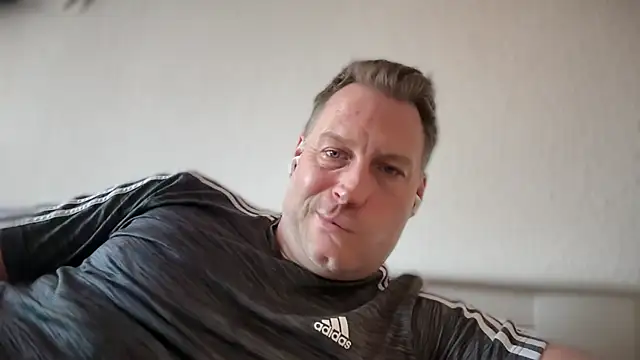 Snapshot of Christian87xxx chatting on March 22, 2026, 4:19 pm Christian87xxx online show from March 22, 2026, 4:19 pm