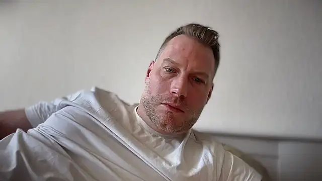 Snapshot of Christian87xxx chatting on April 3, 2026, 6:20 am Christian87xxx online show from April 3, 2026, 6:20 am