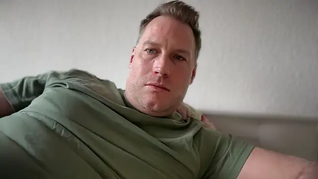 Snapshot of Christian87xxx chatting on March 23, 2026, 4:51 pm Christian87xxx online show from March 23, 2026, 4:51 pm