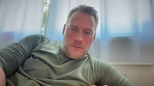 Snapshot of Christian87xxx chatting on September 19, 2025, 3:27 pm Christian87xxx online show from September 19, 2025, 3:27 pm