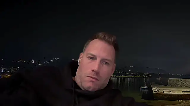 Snapshot of Christian87xxx chatting on February 7, 2025, 6:24 pm Christian87xxx online show from February 7, 2025, 6:24 pm