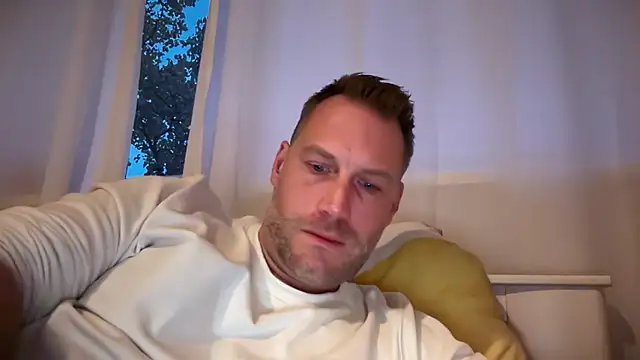 Snapshot of Christian87xxx chatting on October 4, 2025, 4:52 pm Christian87xxx online show from October 4, 2025, 4:52 pm