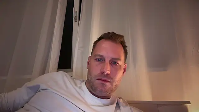 Snapshot of Christian87xxx chatting on September 26, 2025, 5:42 pm Christian87xxx online show from September 26, 2025, 5:42 pm