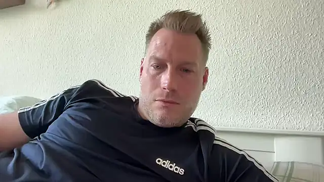 Snapshot of Christian87xxx chatting on May 3, 2026, 10:53 am Christian87xxx online show from May 3, 2026, 10:53 am