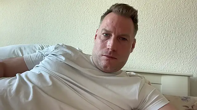 Snapshot of Christian87xxx chatting on April 28, 2026, 4:55 pm Christian87xxx online show from April 28, 2026, 4:55 pm