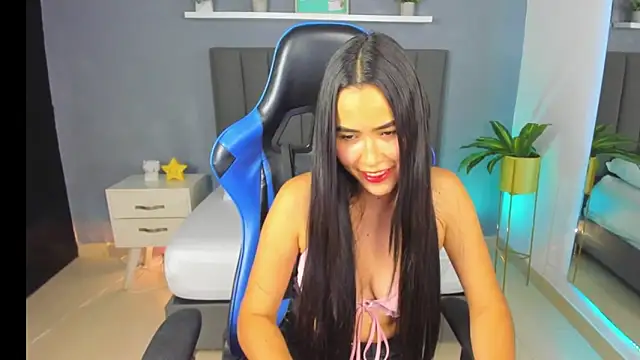 alessia leroy online show from February 5, 2025, 9:07 pm