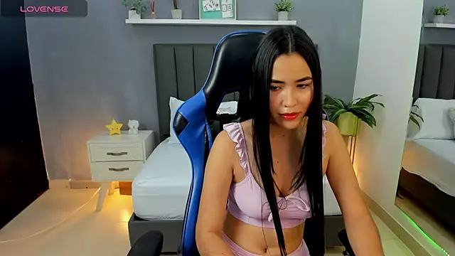 alessia leroy online show from February 21, 2025, 9:00 pm