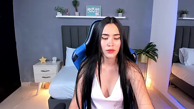 alessia leroy online show from February 19, 2025, 8:20 pm