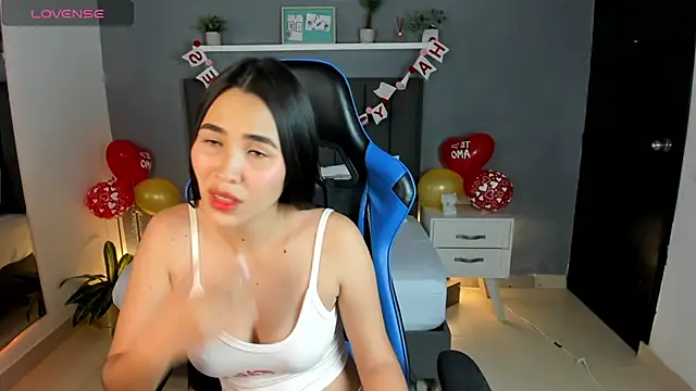 alessia leroy online show from February 17, 2025, 8:49 pm