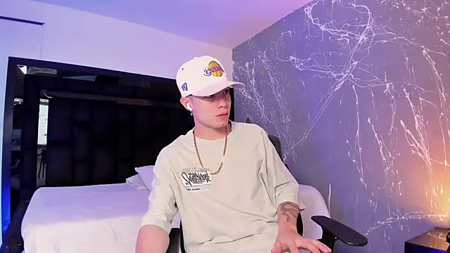 marcuscollins1  online show from October 18, 2025, 1:35 pm