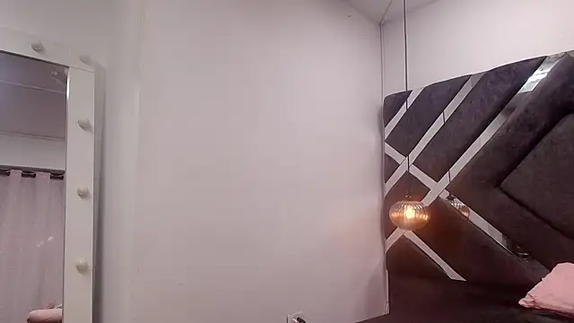 Snapshot of sara_lopee1 chatting on September 30, 2025, 12:00 pm sara lopee1 online show from September 30, 2025, 12:00 pm