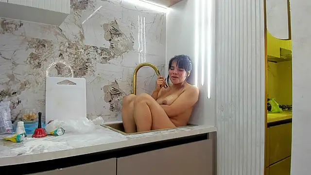 ada sienna online show from March 9, 2025, 4:33 pm