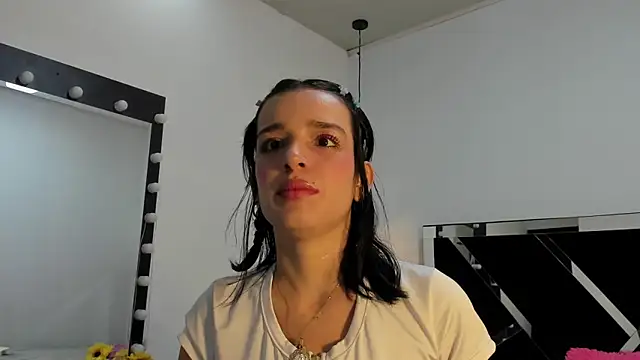 Annyrosee online show from March 6, 2025, 8:37 pm
