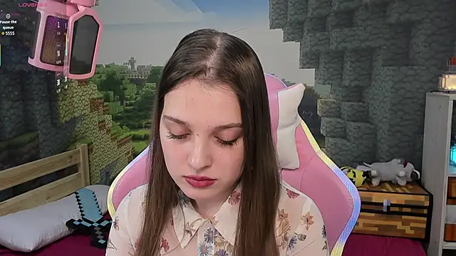 Snapshot of kaisajenner chatting on October 21, 2025, 6:51 pm kaisajenner online show from October 21, 2025, 6:51 pm