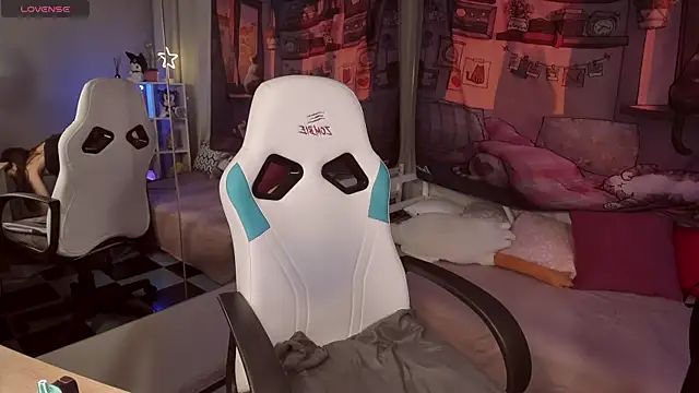 Snapshot of kaisajenner chatting on September 24, 2025, 12:07 am kaisajenner online show from September 24, 2025, 12:07 am