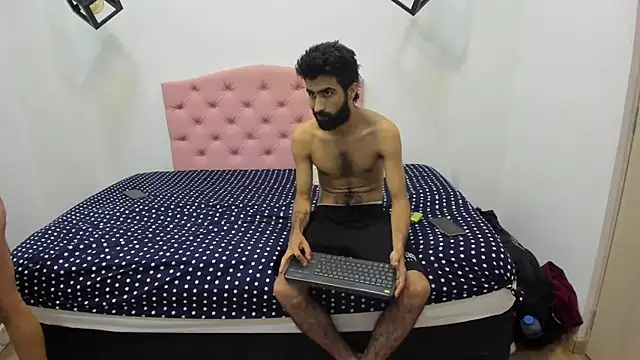 Snapshot of Arah_issaa chatting on February 4, 2025, 1:38 pm Arah issaa online show from February 4, 2025, 1:38 pm