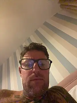 Jamesdeanmcqueen online show from November 20, 2025, 9:47 pm