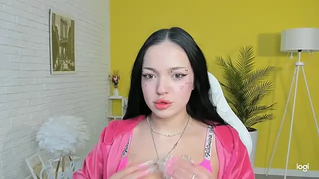 Snapshot of LorettaBigge chatting on February 2, 2025, 11:07 am LorettaBigge online show from February 2, 2025, 11:07 am