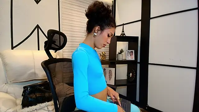 Snapshot of allicemackenzie chatting on March 7, 2025, 12:26 am allicemackenzie online show from March 7, 2025, 12:26 am