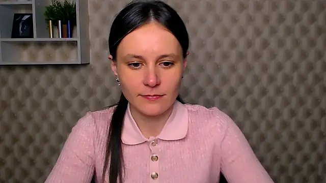 ValeriaHeart  online show from February 25, 2025, 12:49 pm