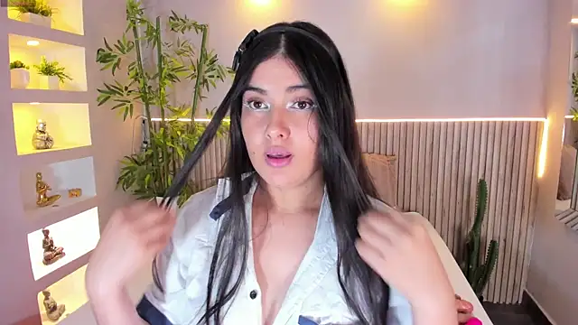 LinnaEvanson online show from November 1, 2025, 4:19 am