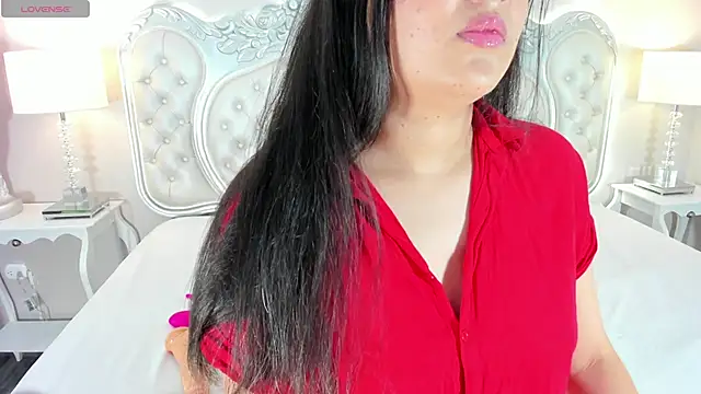 LinnaEvanson online show from October 9, 2025, 4:13 am