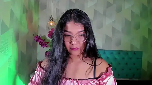 Snapshot of ScarletKray chatting on October 25, 2025, 11:16 pm ScarletKray online show from October 25, 2025, 11:16 pm