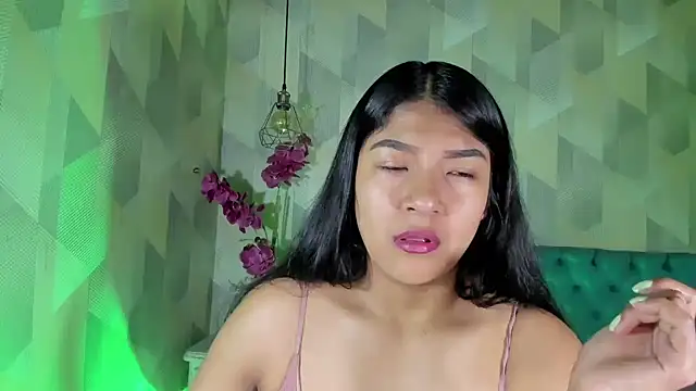 Snapshot of ScarletKray chatting on October 10, 2025, 3:40 am ScarletKray online show from October 10, 2025, 3:40 am