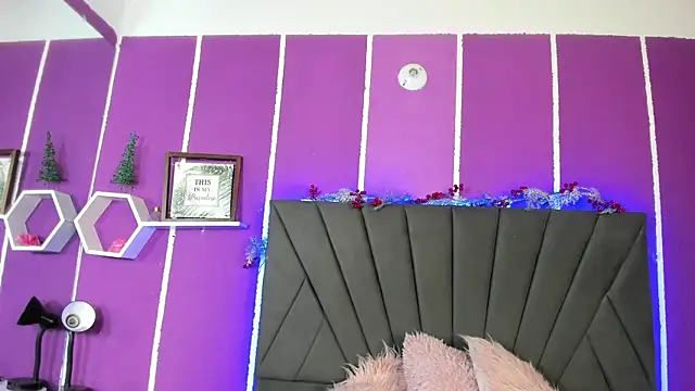 Snapshot of ella_laurent chatting on February 25, 2025, 4:03 am ella laurent online show from February 25, 2025, 4:03 am