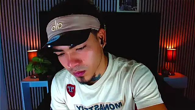 LihanJor 23 online show from October 21, 2025, 1:54 pm