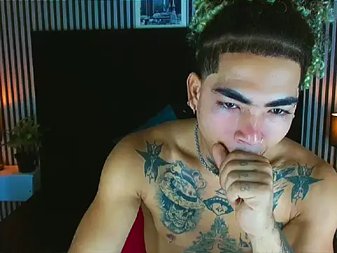 LihanJor 23 online show from October 10, 2025, 1:23 pm