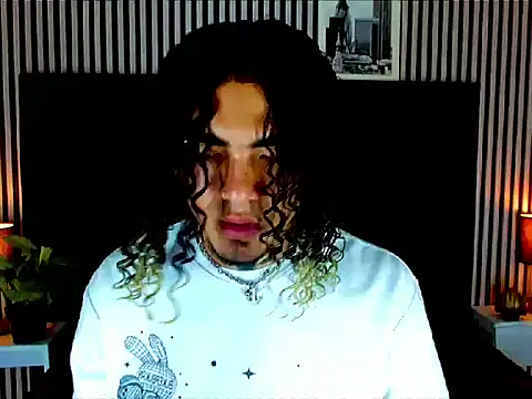 LihanJor 23 online show from October 17, 2025, 1:35 pm