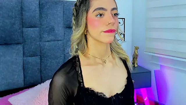 Snapshot of Violetta_Ficher chatting on February 23, 2026, 2:13 am Violetta Ficher online show from February 23, 2026, 2:13 am