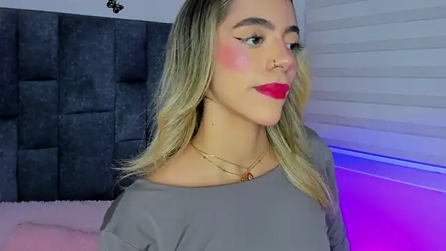 Snapshot of Violetta_Ficher chatting on March 1, 2026, 2:22 am Violetta Ficher online show from March 1, 2026, 2:22 am