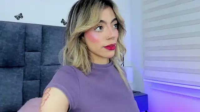 Snapshot of Violetta_Ficher chatting on February 12, 2026, 2:11 am Violetta Ficher online show from February 12, 2026, 2:11 am