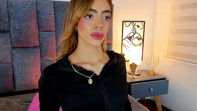 Snapshot of Violetta_Ficher chatting on June 25, 2026, 5:12 am Violetta Ficher online show from June 25, 2026, 5:12 am