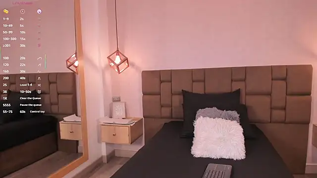 Snapshot of Nikki_vega chatting on October 9, 2025, 4:24 am Nikki vega online show from October 9, 2025, 4:24 am