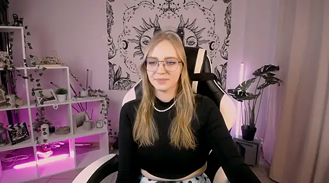 VeronicaAndersen online show from March 3, 2025, 6:24 pm