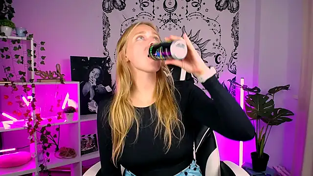 VeronicaAndersen online show from September 13, 2025, 10:04 am