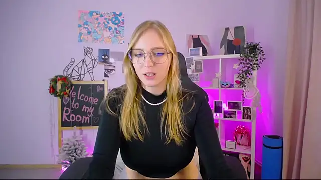 VeronicaAndersen online show from February 7, 2025, 9:04 pm