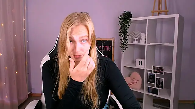 VeronicaAndersen online show from September 9, 2025, 3:38 am