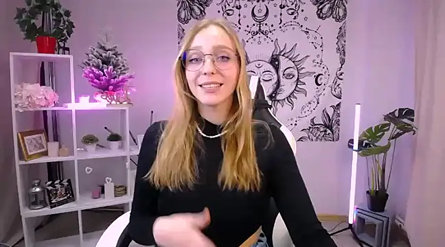 VeronicaAndersen online show from February 13, 2025, 12:32 pm