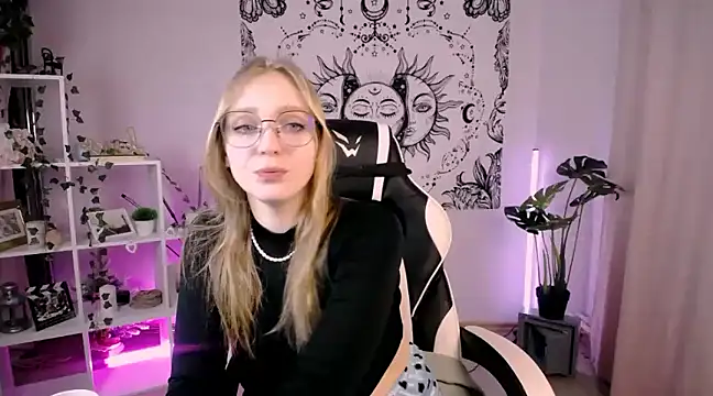 VeronicaAndersen online show from February 27, 2025, 9:14 pm